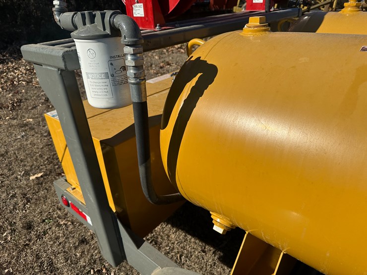 #35579-•-2015-sage-oil-vac-8'-s/a-lube-trailer-vin:-1z9bu317fa092026-image-35