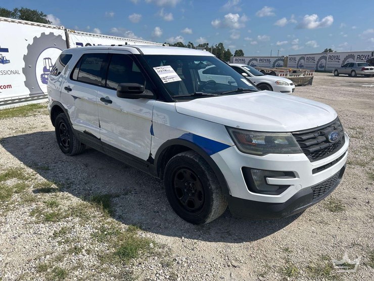 2017-ford-explorer-image-2