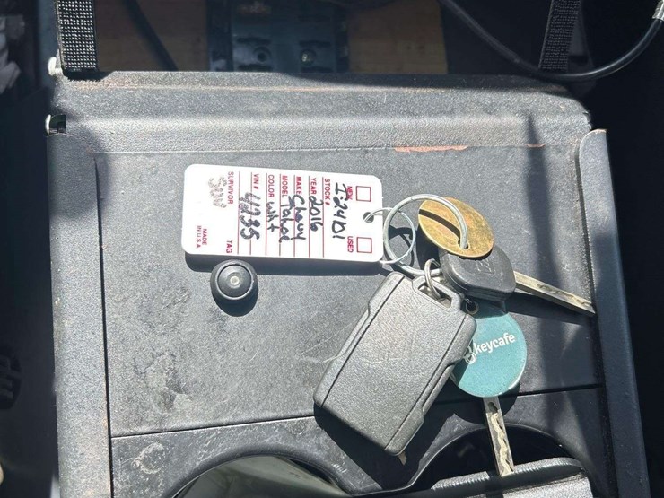 2016-chevrolet-tahoe-image-25