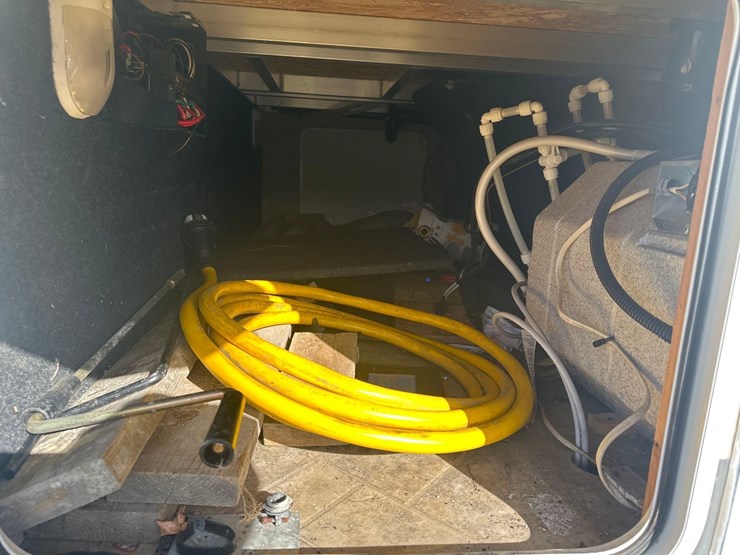 2009-fuzion-5th-wheel-camper/-toy-hauler-image-15