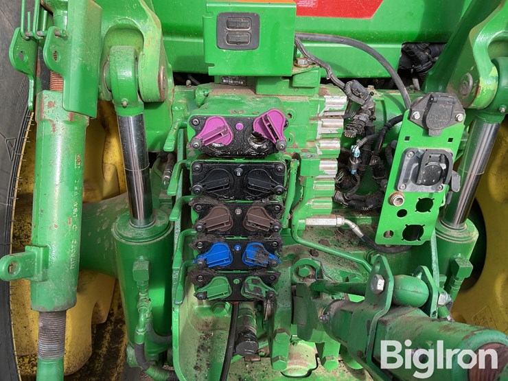 john-deere-8260r-image-12