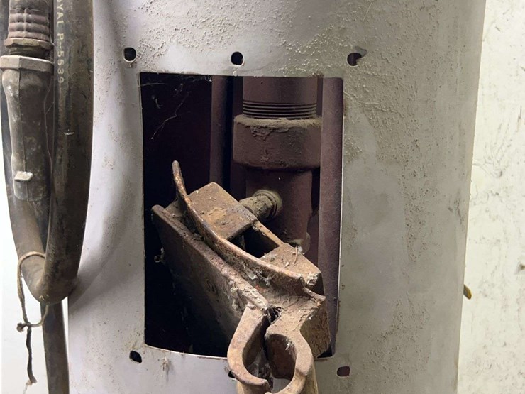 vizo-10-gallon-visable-gas-pump-image-13