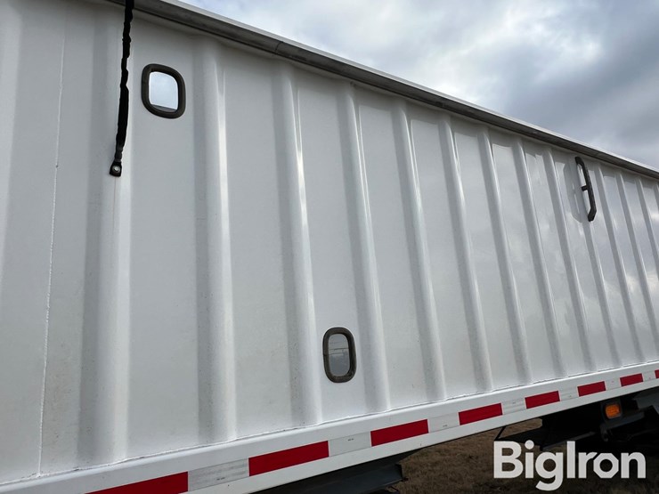 2011-neville-trailer-image-15