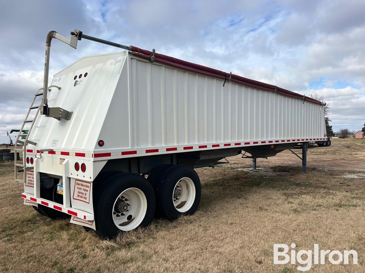 2011-neville-trailer-image-5