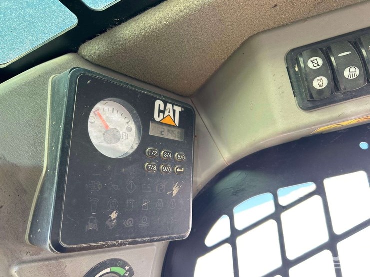 2017-caterpillar-249d-compact-track-loader-skid-steer-image-14