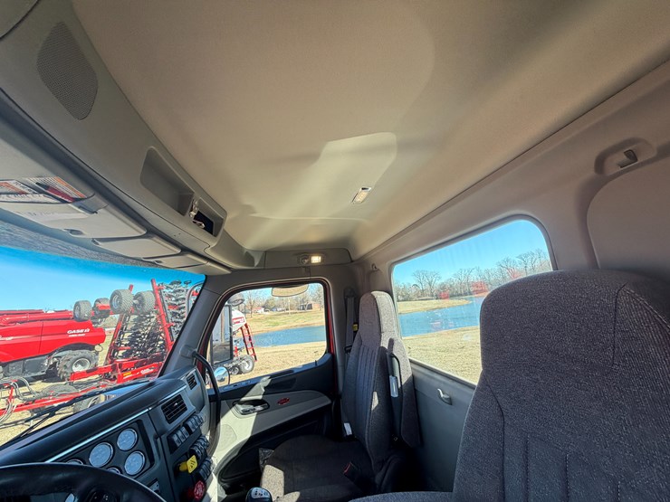 peterbilt-589-image-78