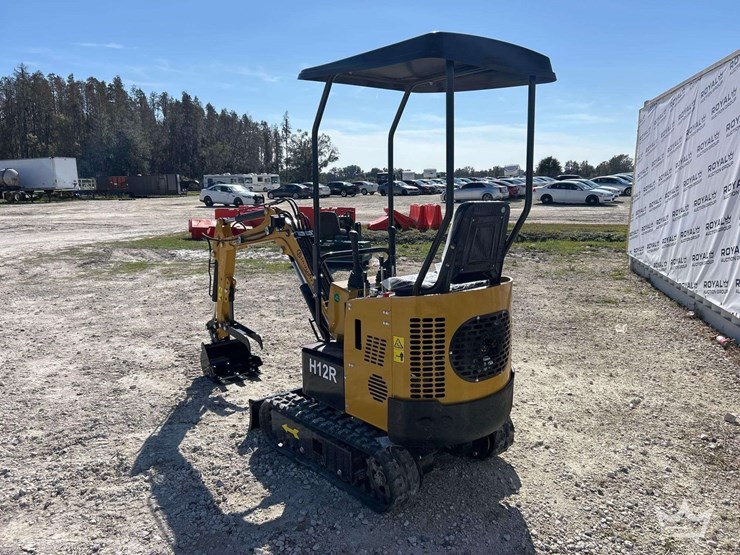 unused-2025-cfg-industrial-qh12r-mini-excavator-image-4