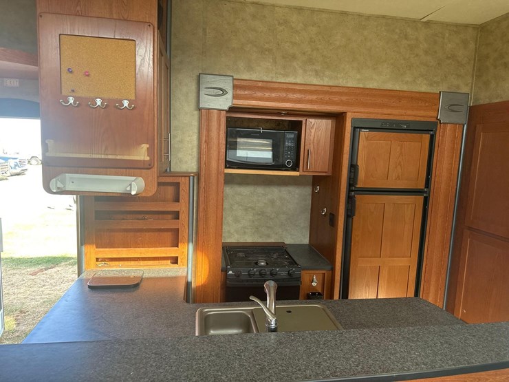 2009-fuzion-5th-wheel-camper/-toy-hauler-image-20