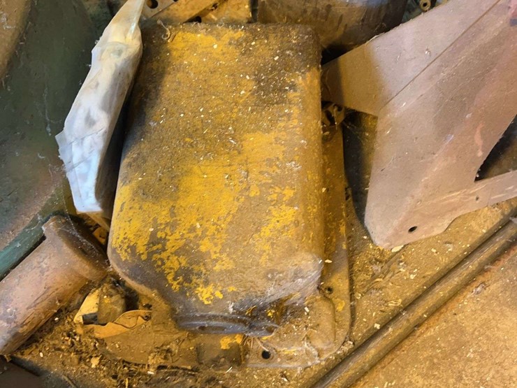 grinder-buffer,-jack-stands,-and-head-image-4