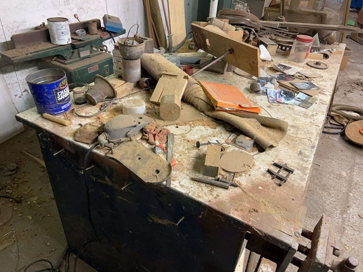 contents-of-wood-working-room-image-28