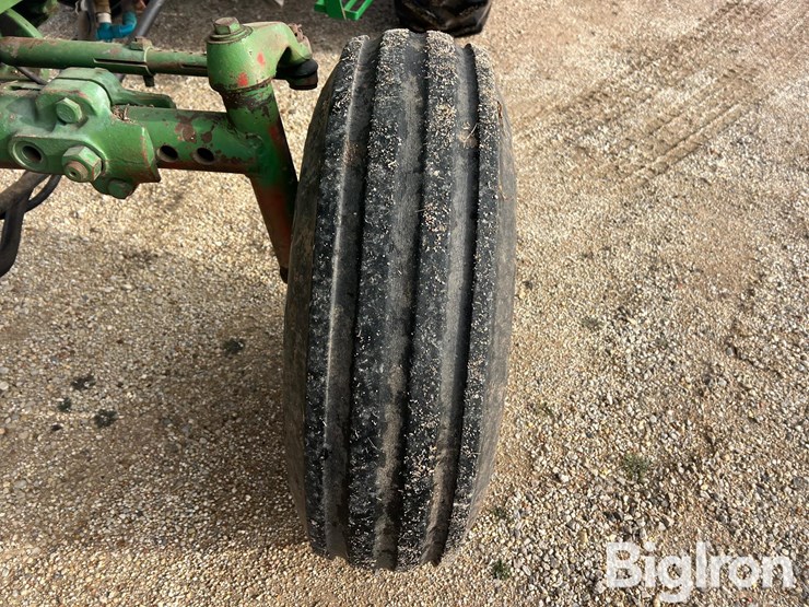 john-deere-4010-image-13