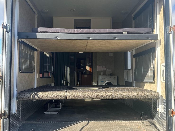 2009-fuzion-5th-wheel-camper/-toy-hauler-image-12