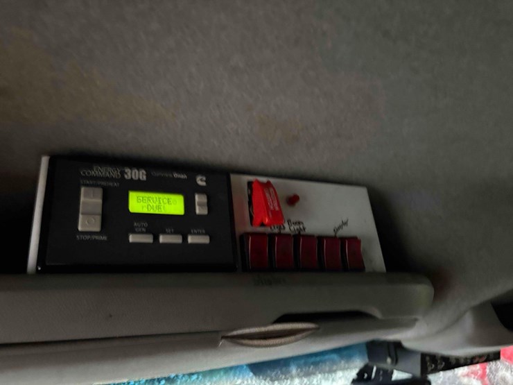 2013-mercedes-benz-bucket-truck-image-26