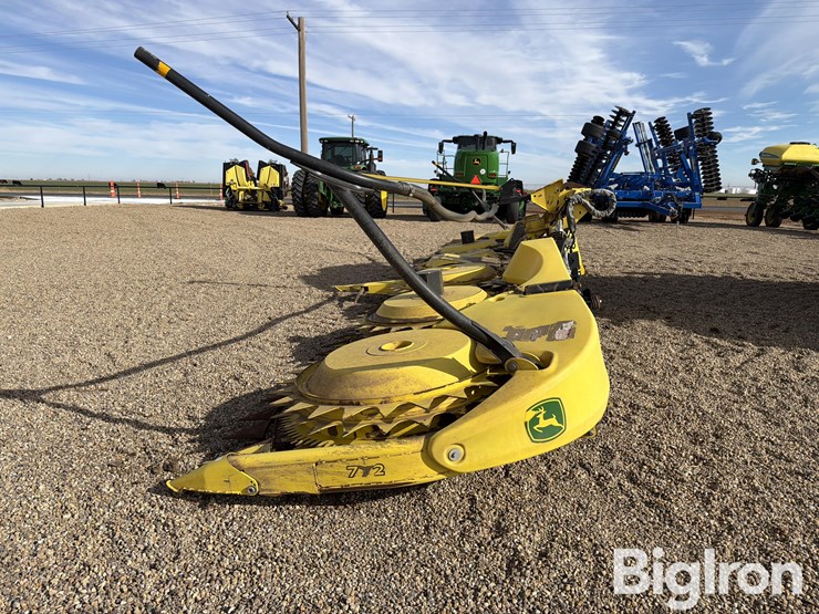 2022-john-deere-772-image-8