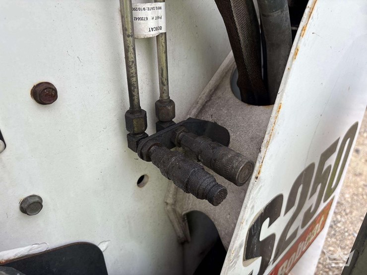 2008-bobcat-s250-image-11