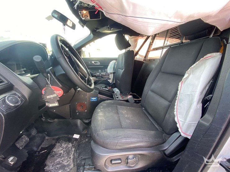 2018-ford-explorer-image-12