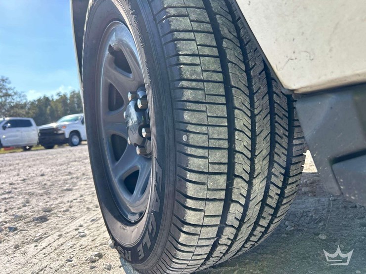 2018-chevrolet-tahoe-image-25