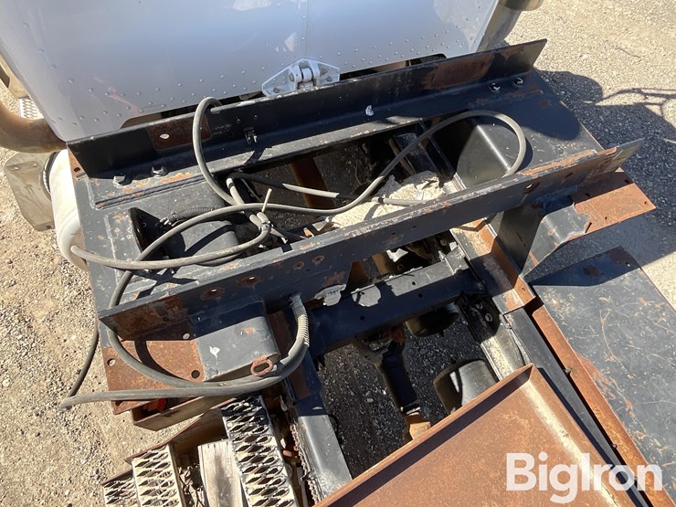 2014-peterbilt-388-image-17