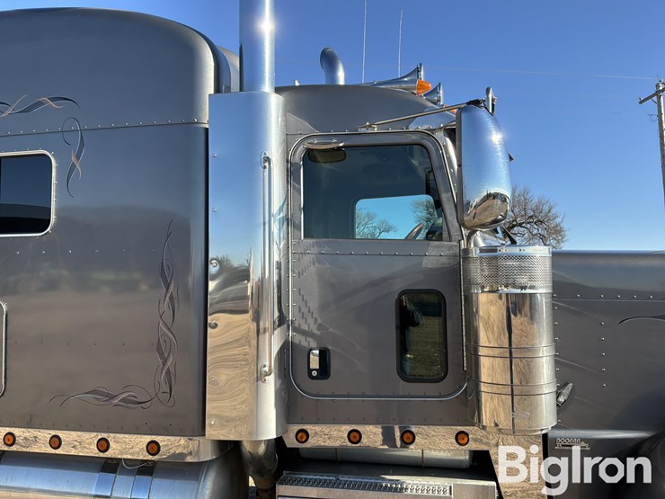 2010-peterbilt-389-image-20
