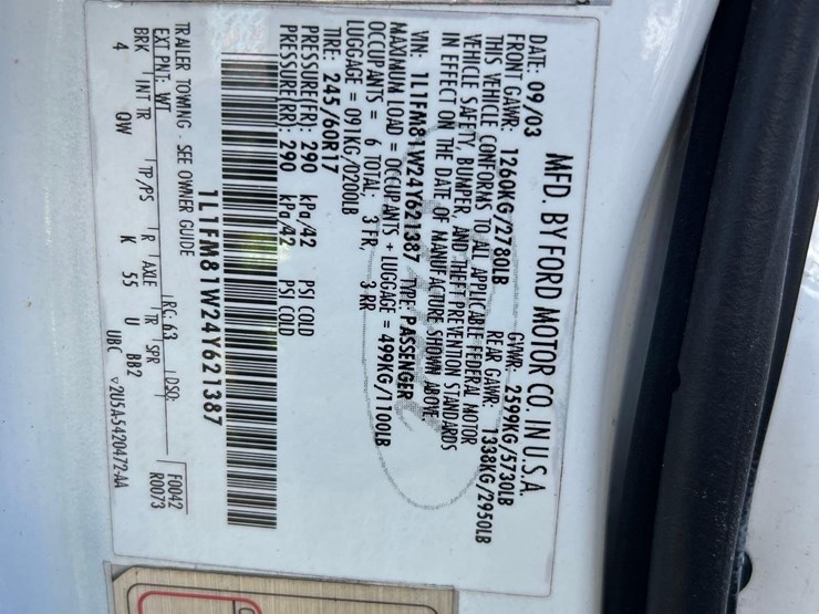 2003-lincoln-town-car-limo-image-24