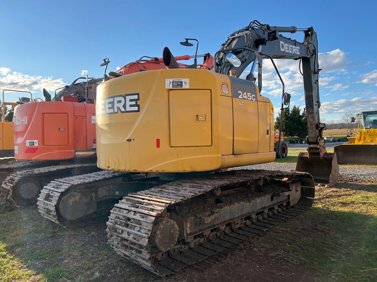 deere-245g-lc-image-15