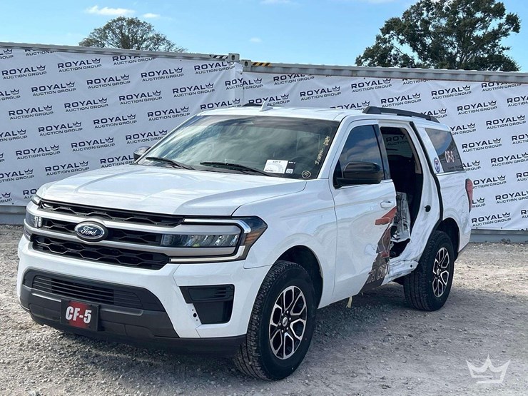 2023-ford-expedition-image-1