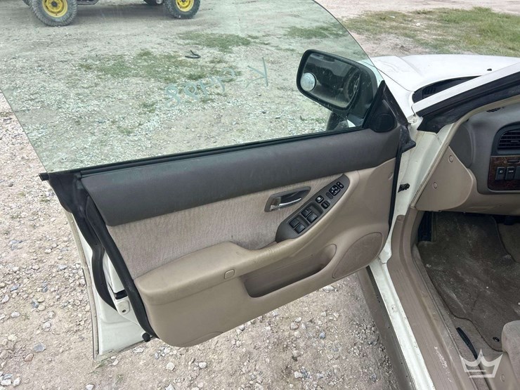 2001-subaru-outback-awd-suv-image-12