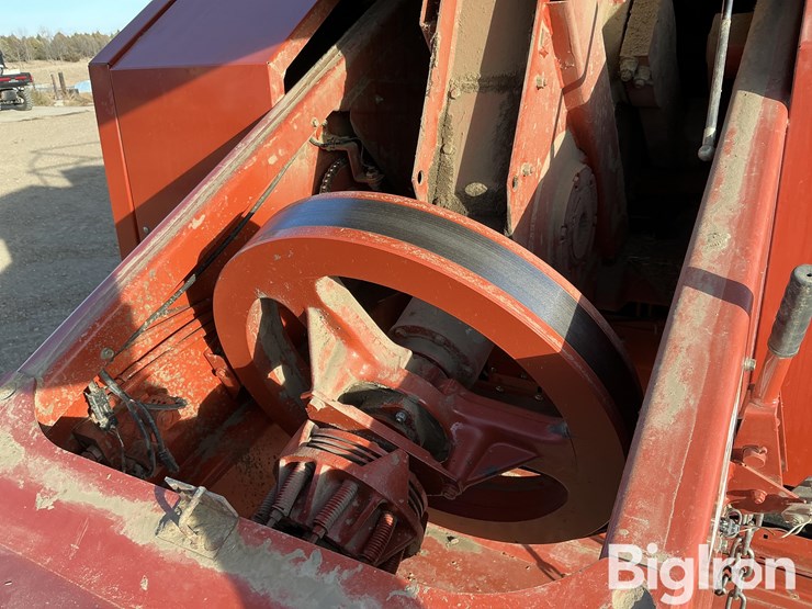 hesston-4760-image-11