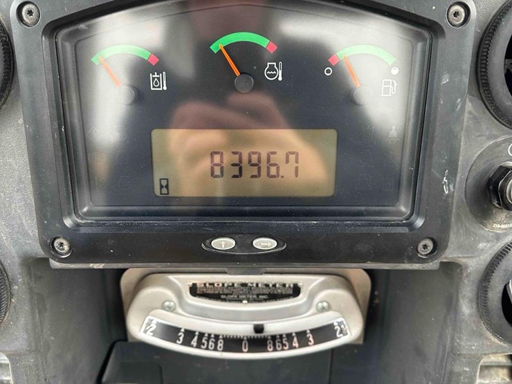 2015-caterpillar-d5k2-lgp-image-18