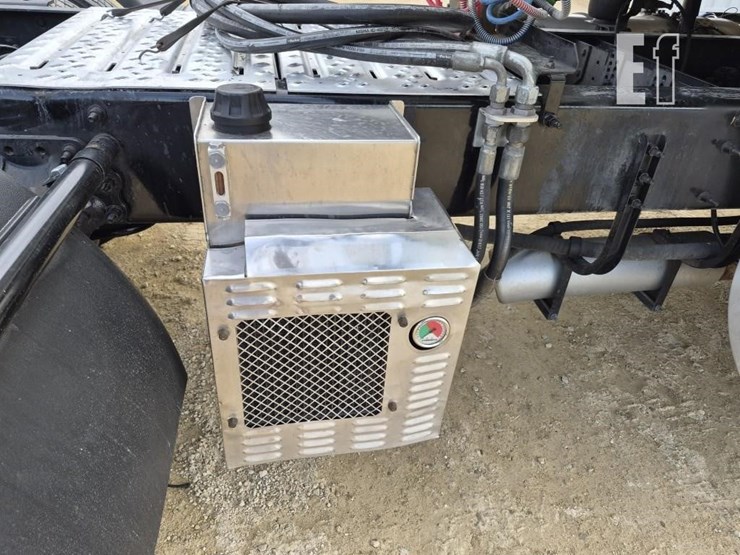 2024-mack-anthem-64t-image-8