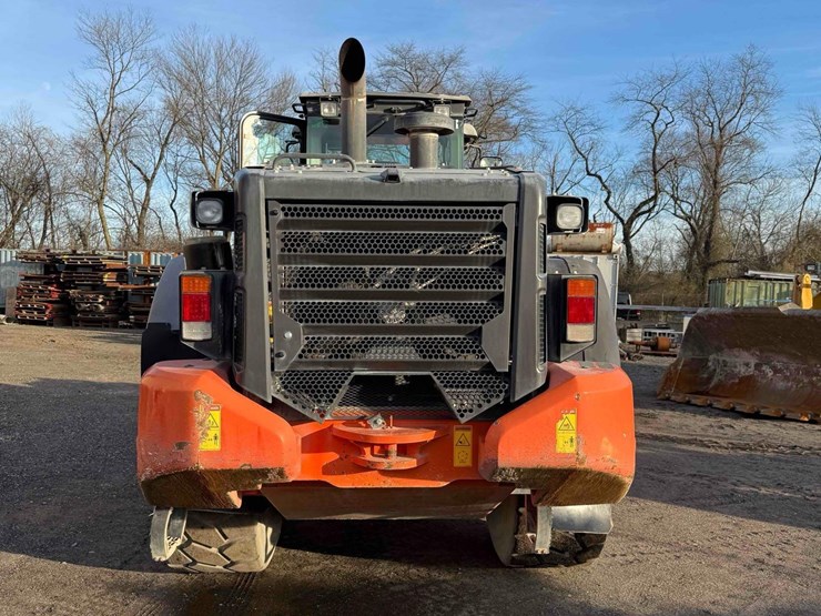 2018-hitachi-zw310-6-image-4