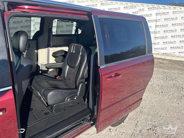 2019-dodge-grand-caravan-image-16