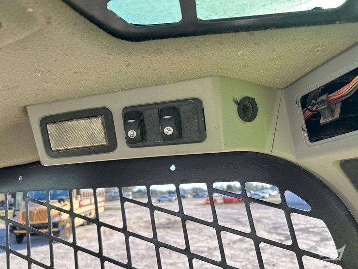 2017-caterpillar-249d-compact-track-loader-skid-steer-image-11