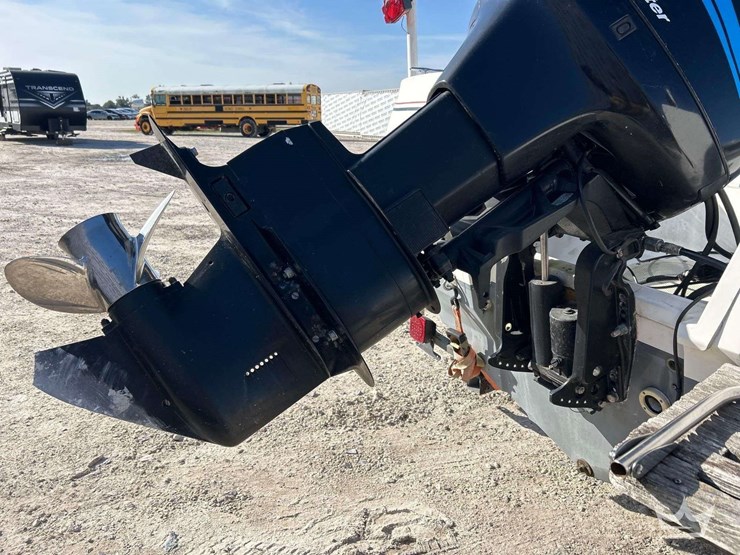 1990-bayliner-19ft-trophy-center-console-boat-w/-s/a-20ft-boat-trailer-image-14
