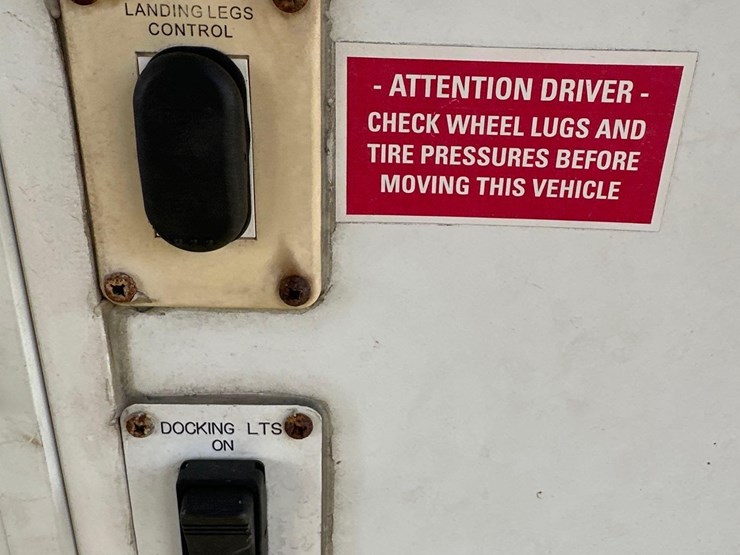 2009-fuzion-5th-wheel-camper/-toy-hauler-image-5