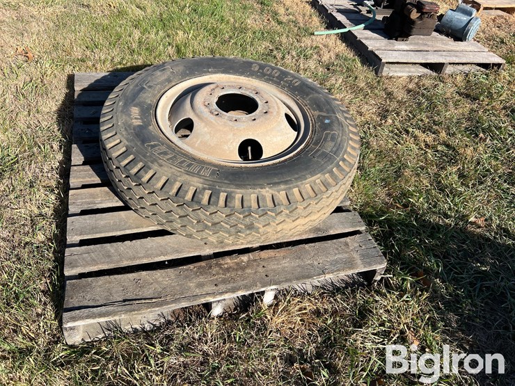 9.00-20-truck-tire-image-3