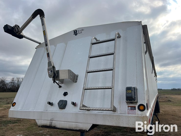 2011-neville-trailer-image-9