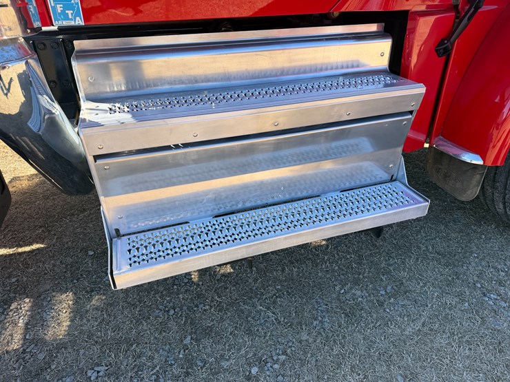 peterbilt-589-image-43