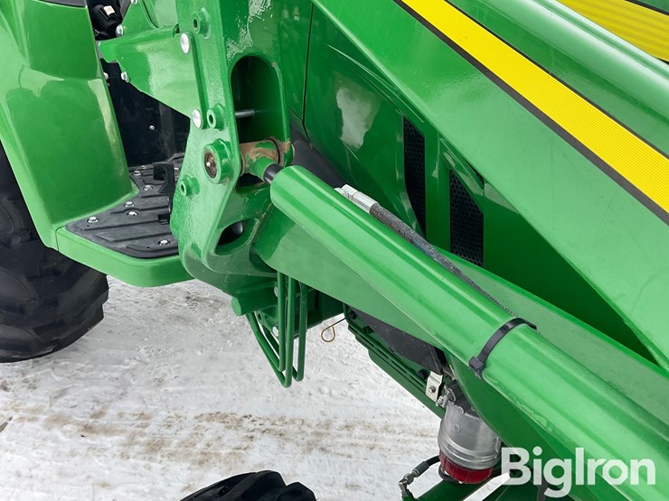 john-deere-4044m-image-17