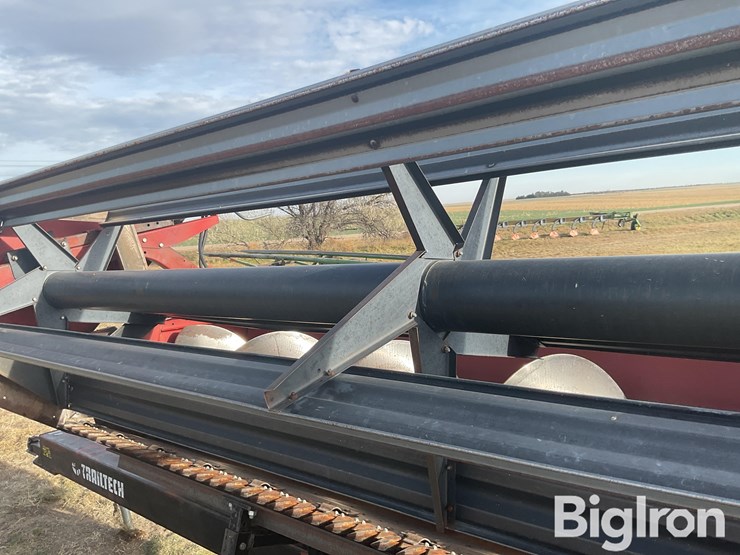 case-ih-platform-header-w/trailer-image-16