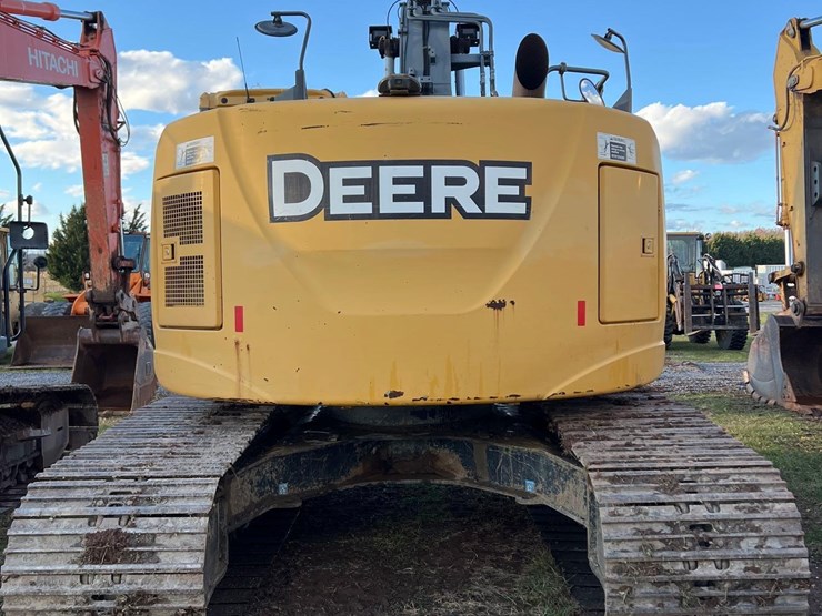 deere-245g-lc-image-18