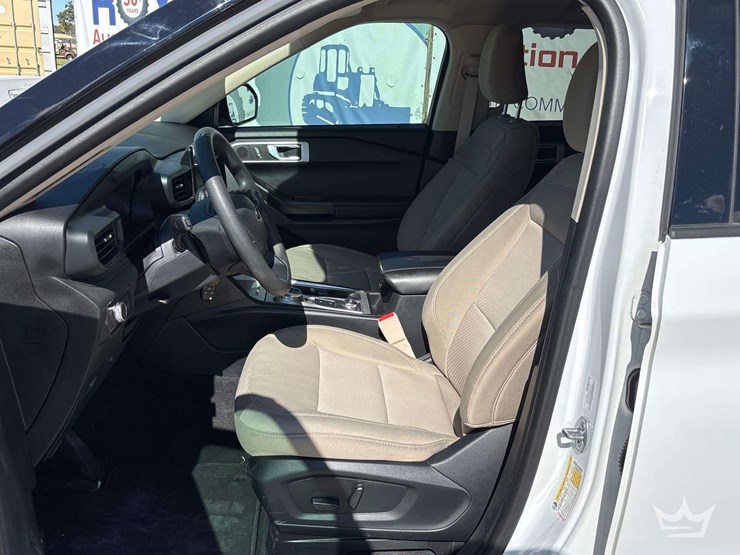 2022-ford-explorer-image-12