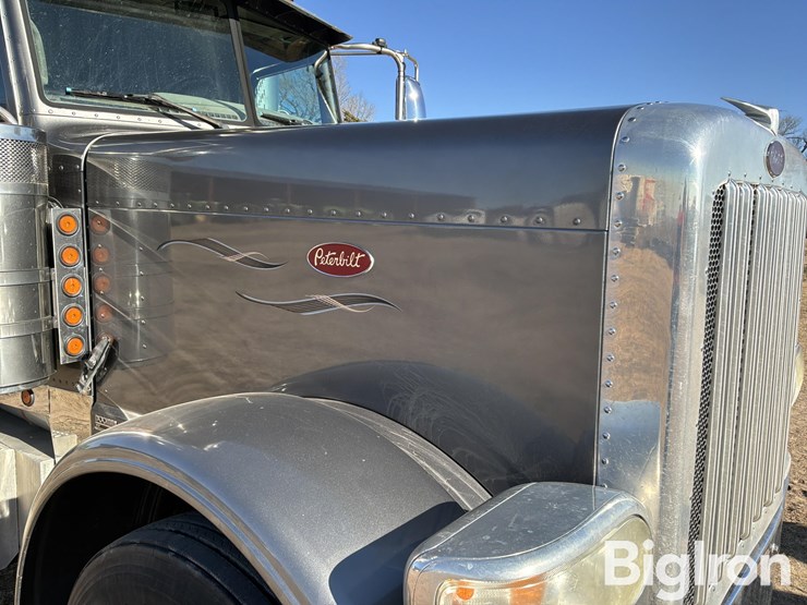 2010-peterbilt-389-image-16