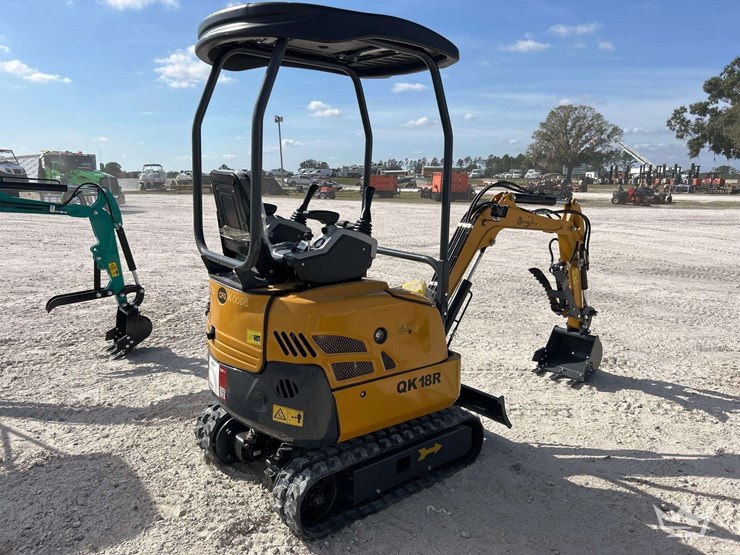 2025-cfg-industrial-qk18r-mini-excavator-image-4