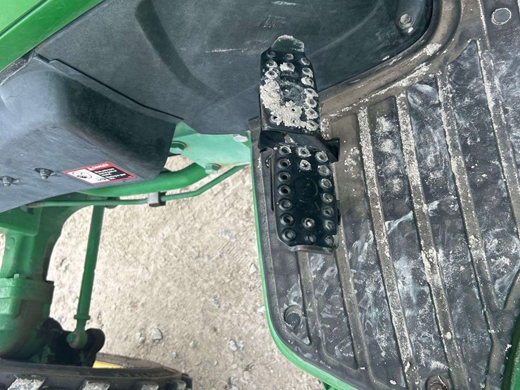 2016-john-deere-4044r-42hp-4wd-utility-tractor-image-17