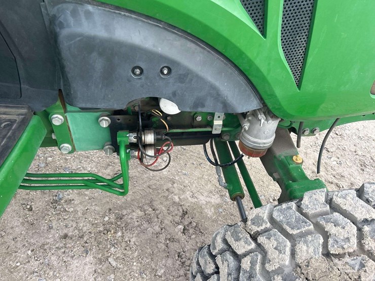 2016-john-deere-4044r-42hp-4wd-utility-tractor-image-19