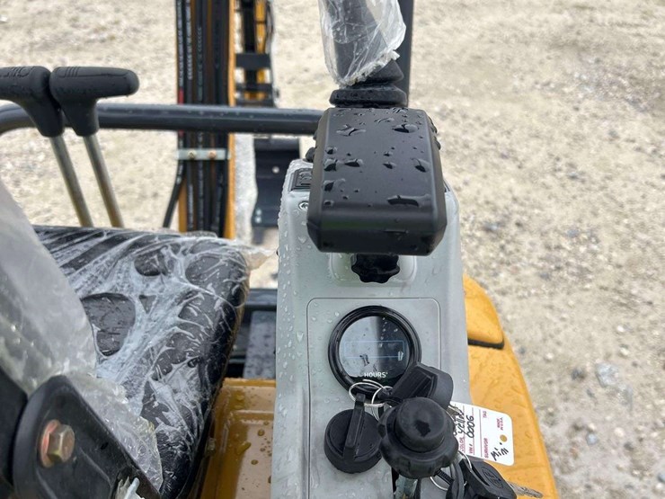 2025-cfg-industrial-qk18r-mini-excavator-image-8