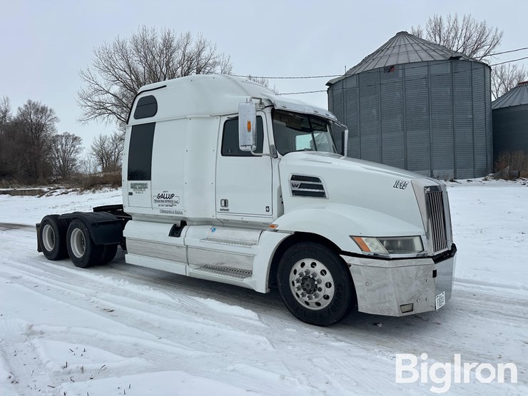 2016-western-star-5700xe-image-3