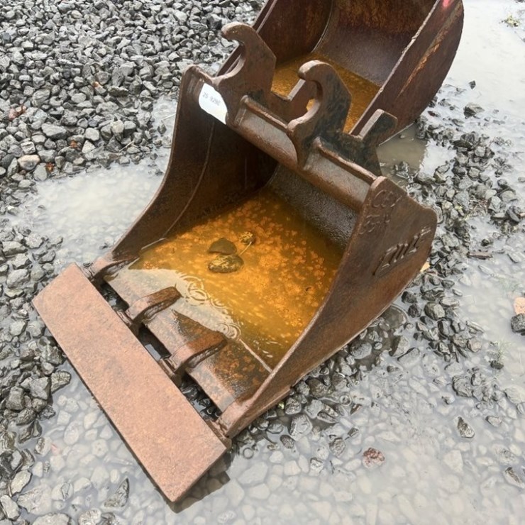 CWS 22" Dig Bucket W/Cutting Edge