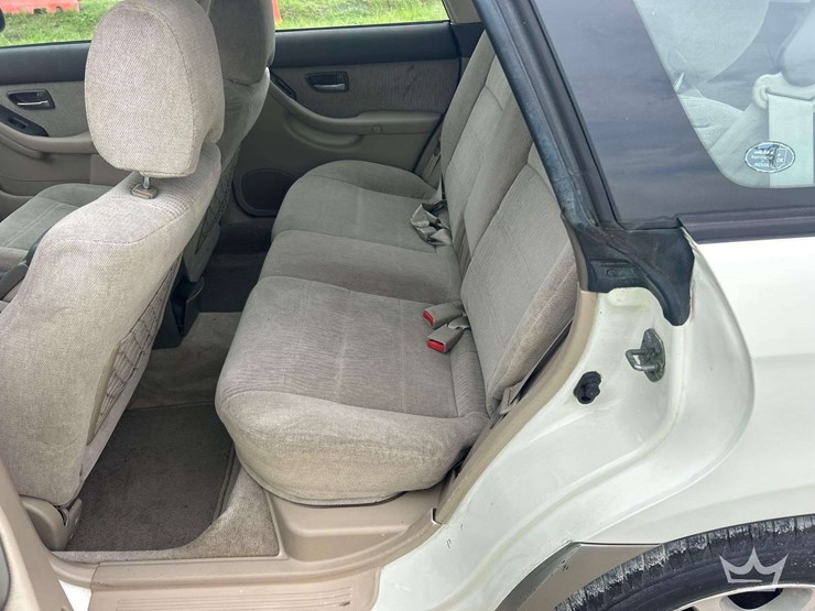 2001-subaru-outback-awd-suv-image-15